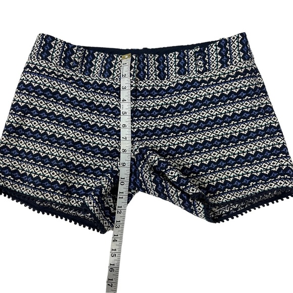 The Limited Aztec Tribal Design Women White & Blue Tweed Shorts Sz 8 Pockets - Picture 6 of 10